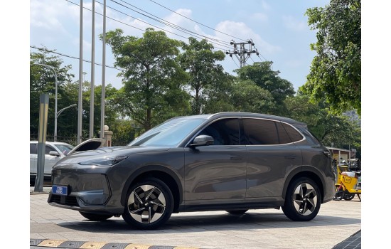 Geely Galaxy E5 2WD, 2025 (7), модель 2026 года, пробег 15 тысяч км